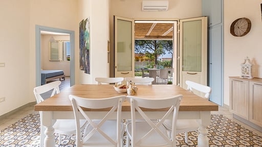 Villa Dora Dining area