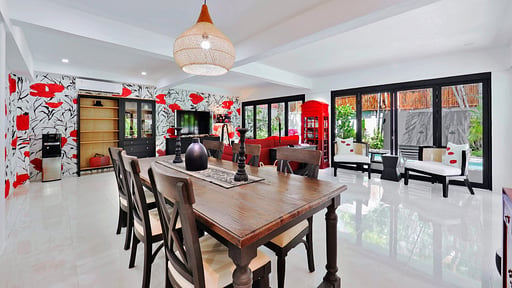 Villa Drupadi 16B Dining area