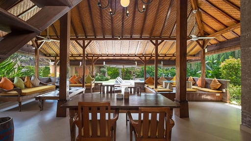 Dyana 5 Bedroom Pool Villa Living room 2