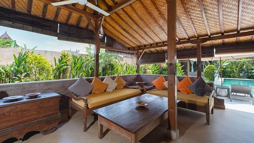 Dyana 5 Bedroom Pool Villa Living room 2