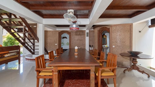 Dyana 4 Bedroom Pool Villa Dining area