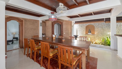Dyana 4 Bedroom Pool Villa Dining area