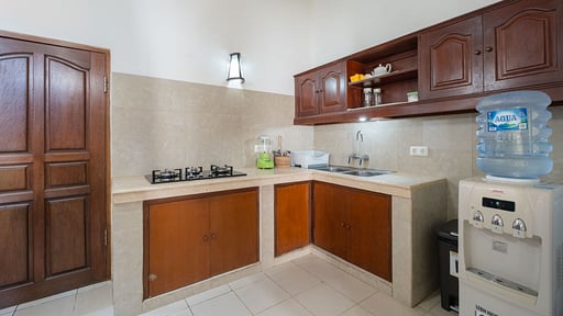 Dyana 4 Bedroom Pool Villa Kitchen