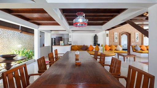 Dyana 4 Bedroom Pool Villa Dining area