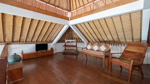 Dyana 4 Bedroom Pool Villa Living room 2