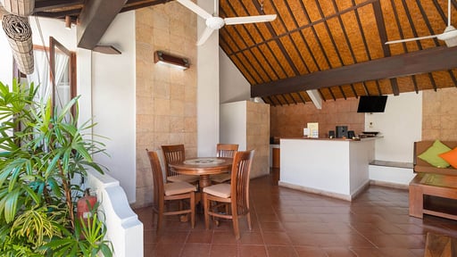 Dyana 1 Bedroom Pool Villa Dining area