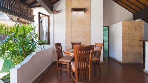 Dyana 1 Bedroom Pool Villa Dining area