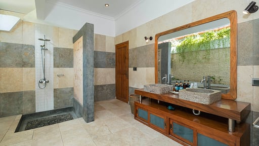Dyana 3 Bedroom Deluxe Villa Bedroom 1