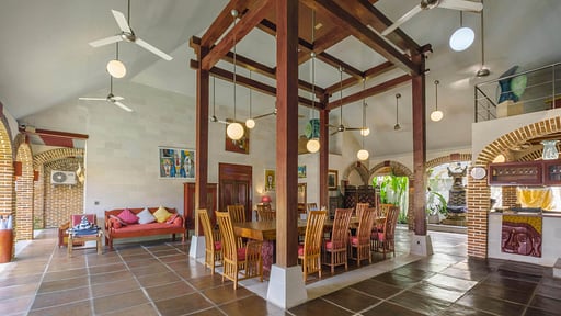 Dyana 3 Bedroom Deluxe Villa Dining area