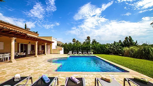 Villa Ecru Swimming pool