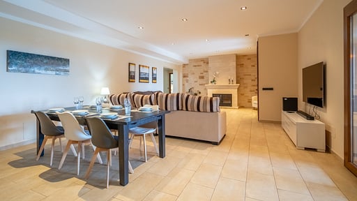 Villa El Higuerin Обеденная зона