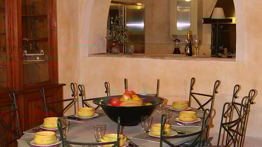 Villa Ellerone Dining area 