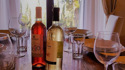 Villa Ellerone Dining area 