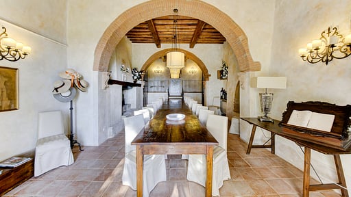 Villa Ellerone Dining area 