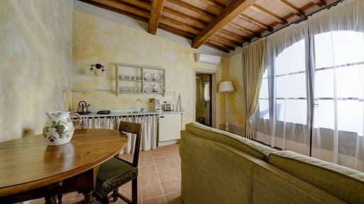 Villa Ellerone Dining area 