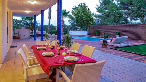 Villa Elody Dining area
