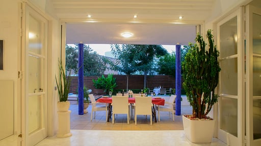 Villa Elody Dining area