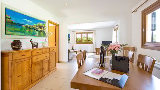 Villa Eloisa Dining area