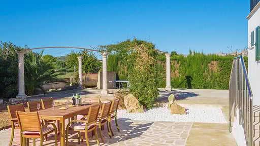 Villa Eloisa Dining area