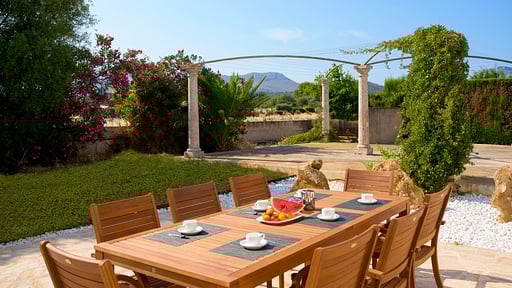 Villa Eloisa Dining area