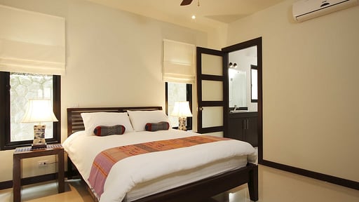 Villa Emerald Bedroom 4
