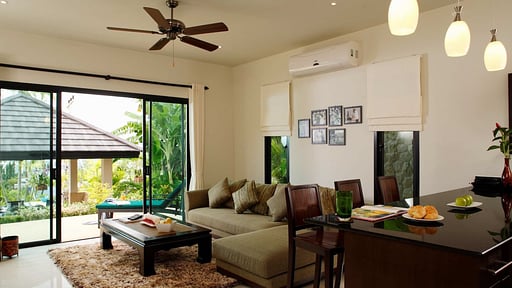 Villa Emerald Living room 1