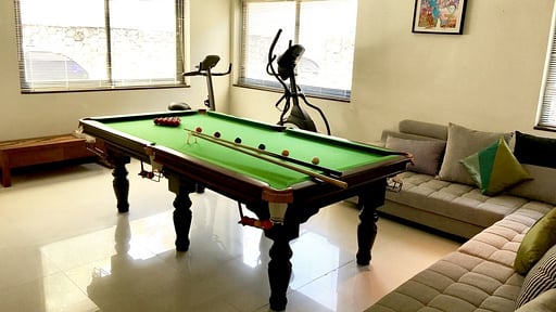 Villa Emerald Billiard