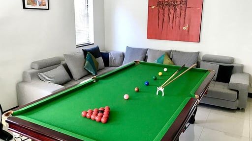 Villa Emerald Billiard
