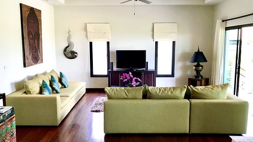 Villa Emerald Living room 2
