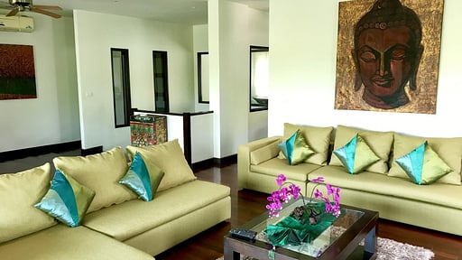 Villa Emerald Living room 2