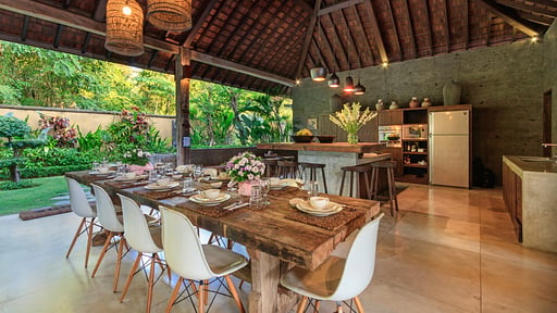 Villa Emile Dining area