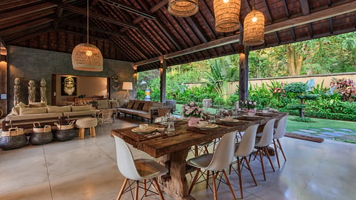Villa Emile Dining area
