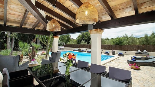 Villa Encinas Dining area