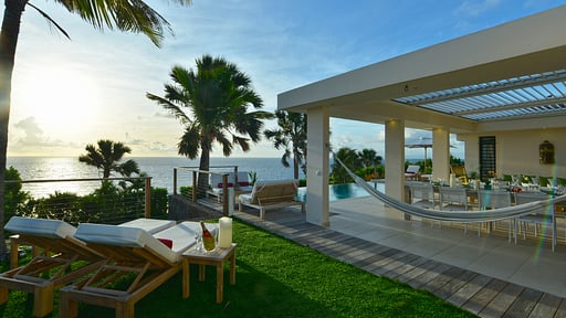 Villa Enzuma Terrace/Veranda