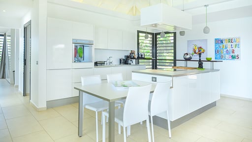 Villa Enzuma Dining area