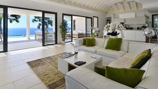 Villa Enzuma Living room