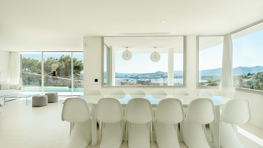 Villa Equis Dining area