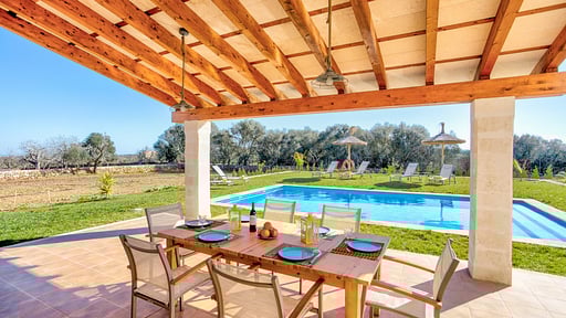 Villa Es Llac Dining area