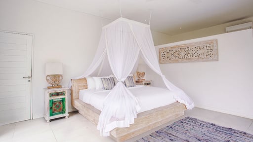 Villa Escape Bedroom 1