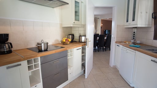 Villa Esmeralda Kitchen 1