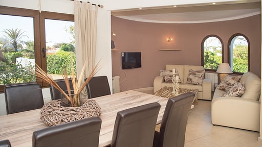 Villa Esmeralda Dining area 1