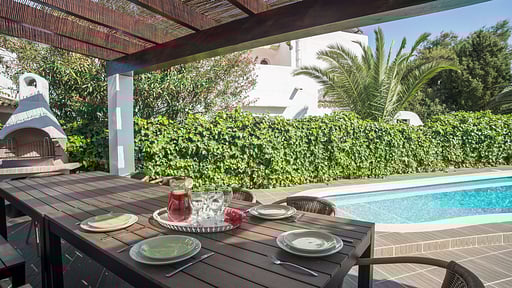 Villa Esmeralda Dining area