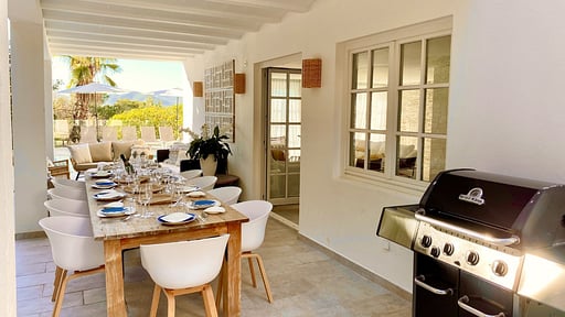 Villa Espera Dining area