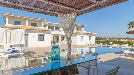 Villa Esplendor del Frare BBQ equipment