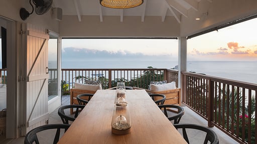 Villa Esprit de Roche Dining area 1