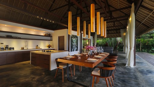 Villa Estrada Dining area