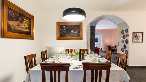 Villa Etna Retreat Dining area