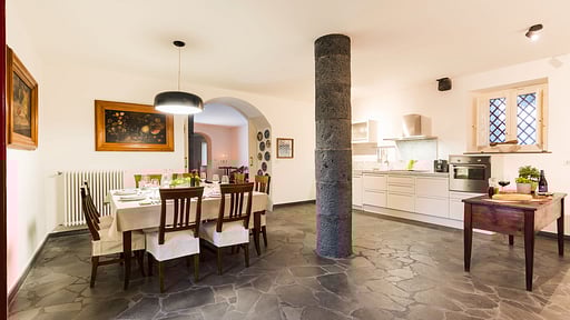 Villa Etna Retreat Dining area