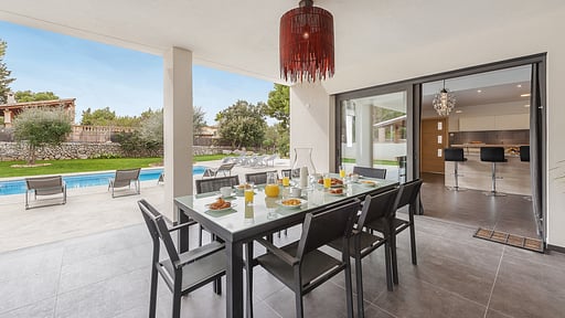 Villa Eulalia Romero Dining area