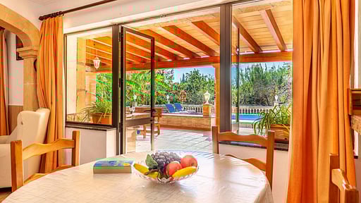 Villa Faisan Dining area